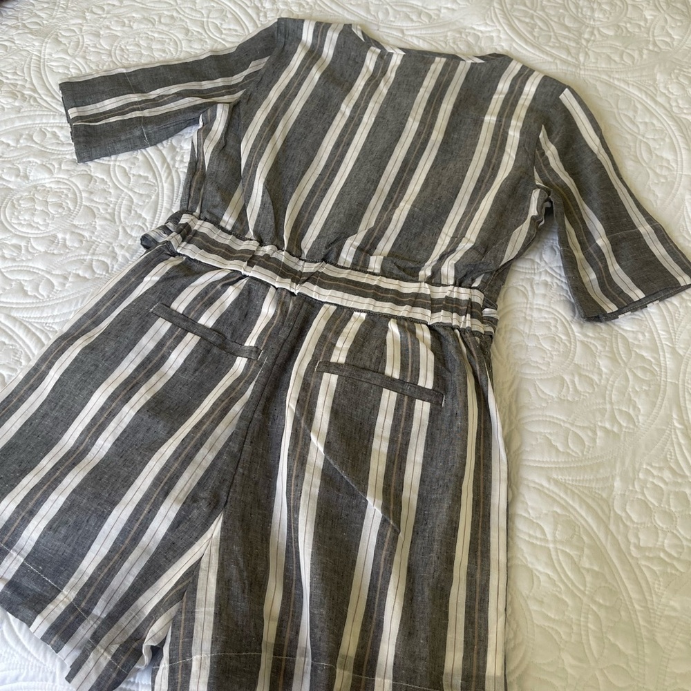 Banana Republic Gray and White Wrap Romper - Picture 7 of 7